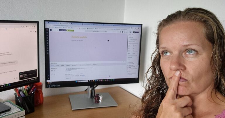 Lucy premýšľa, o čom písať na blog